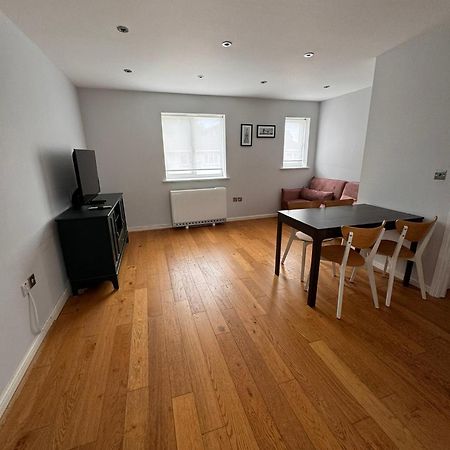 2-Bedroom Flat Walking Distance To Excel London - Perfect Location! Екстер'єр фото